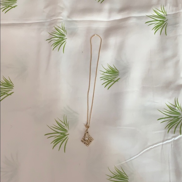 Jewelry - New!! Gold necklace with 1 pearl never worn